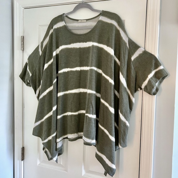 Jodifl Women's Green & White Striped Flowy Poncho Top One Size - Picture 5 of 6